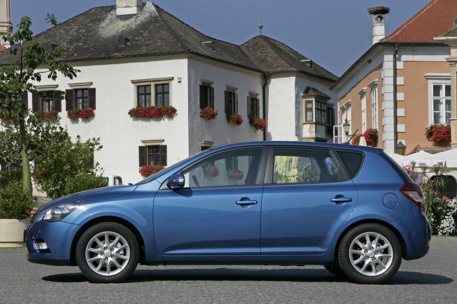  Kia cee&rsquo;d 2009 года  (фото 29 из 98)